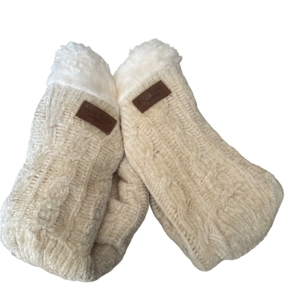 Britt’s knits Cream Cable Knit Socks with Faux Fur Trim NWT